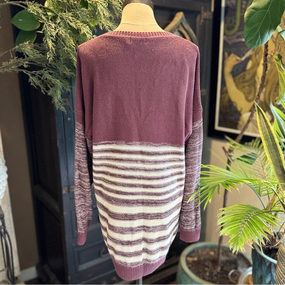 Urban Outfitters oversized slouchy v-neck stripped sweater - Picture 9 of 16